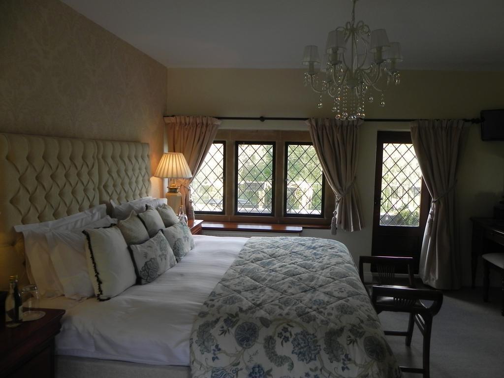 Bath Lodge Castle Woolverton Номер фото