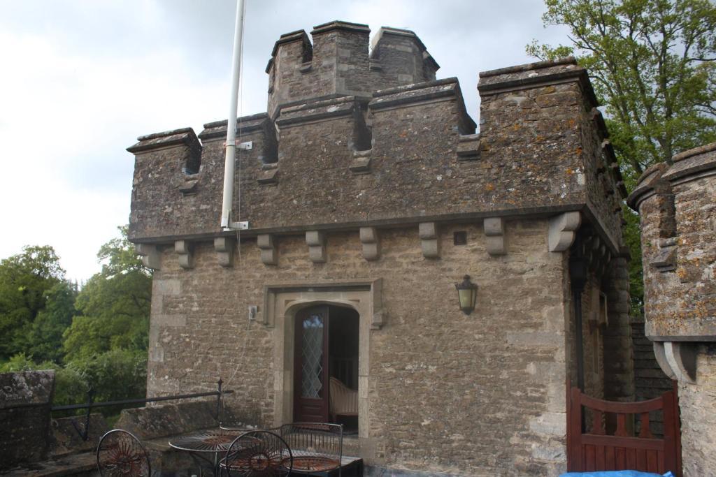 Bath Lodge Castle Woolverton Номер фото